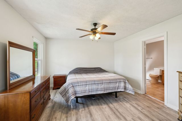 213 Lone Oak Dr, White House, TN 37188