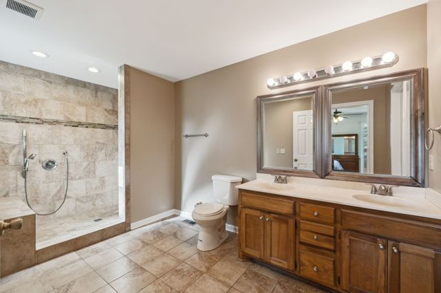 213 Lone Oak Dr, White House, TN 37188