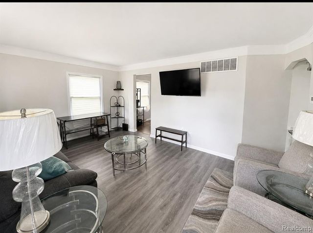 24329 Dale Avenue, Eastpointe, MI 48021