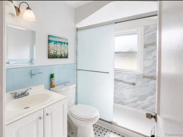 24329 Dale Avenue, Eastpointe, MI 48021