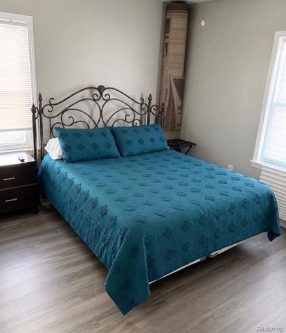 24329 Dale Avenue, Eastpointe, MI 48021