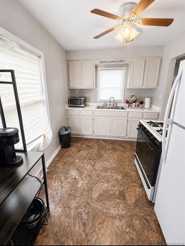 24329 Dale Avenue, Eastpointe, MI 48021