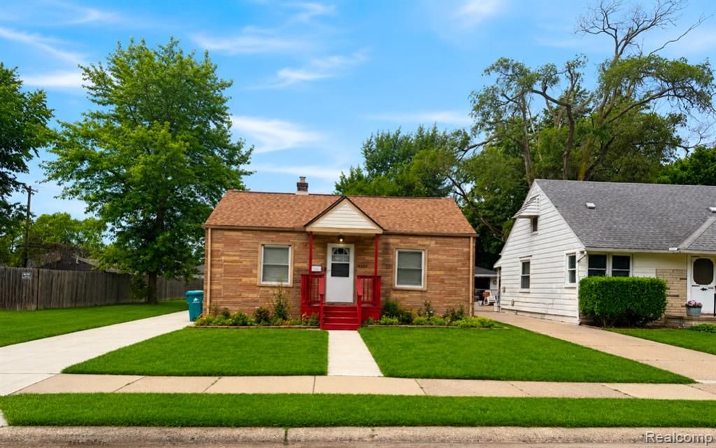 24329 Dale Avenue, Eastpointe, MI 48021