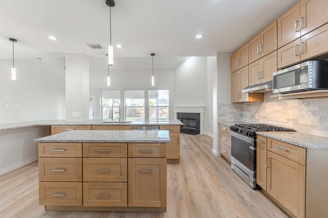 27 Fraiser Fir Place, Spring, TX 77389