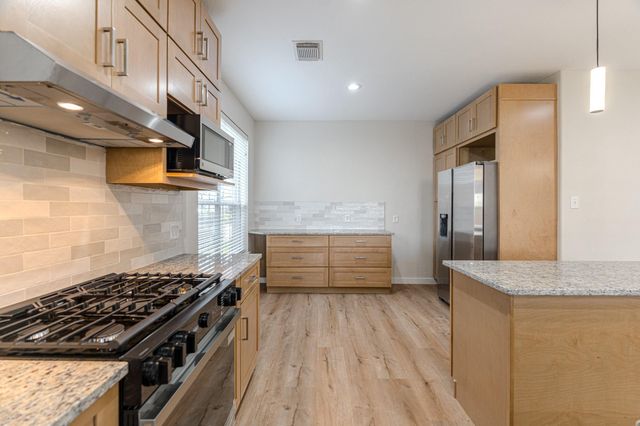 27 Fraiser Fir Place, Spring, TX 77389