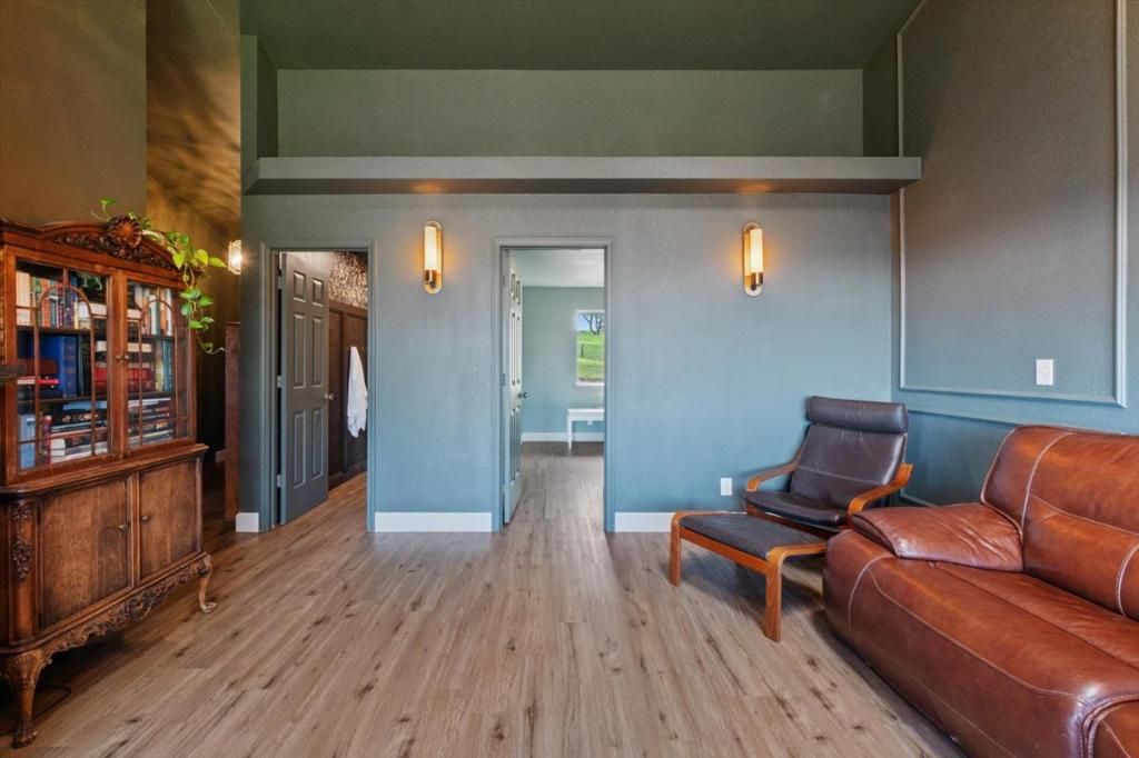 Image 10 of property listing at 19789 Weide Way, Anderson, CA 96007