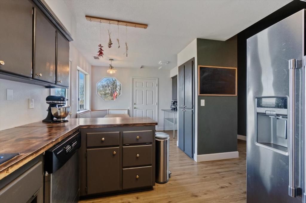 Image 16 of property listing at 19789 Weide Way, Anderson, CA 96007