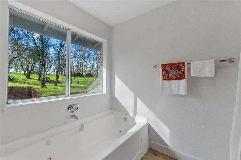 Image 26 of property listing at 19789 Weide Way, Anderson, CA 96007