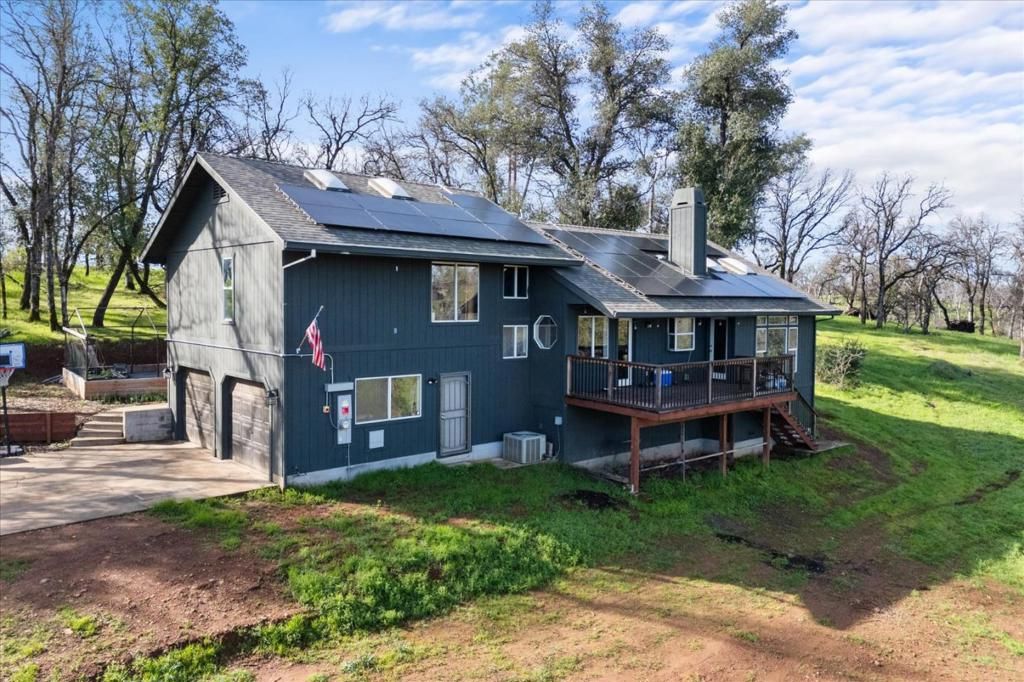 Image 3 of property listing at 19789 Weide Way, Anderson, CA 96007