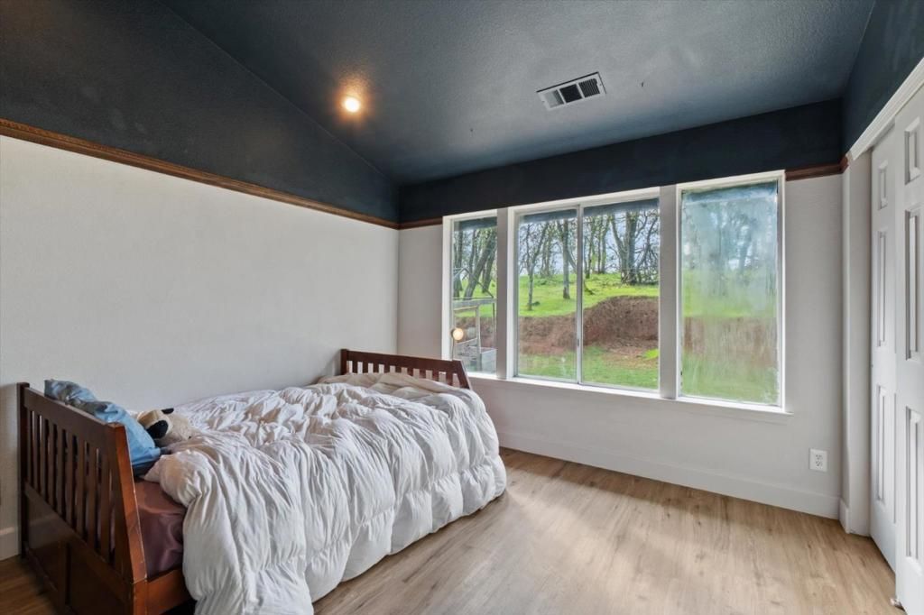 Image 33 of property listing at 19789 Weide Way, Anderson, CA 96007