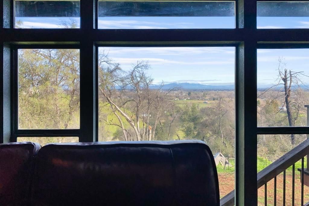 Image 7 of property listing at 19789 Weide Way, Anderson, CA 96007