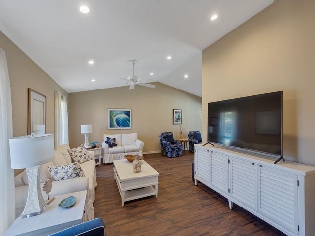 915 32nd Avenue, Vero Beach, FL 32960