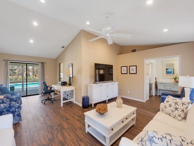 915 32nd Avenue, Vero Beach, FL 32960