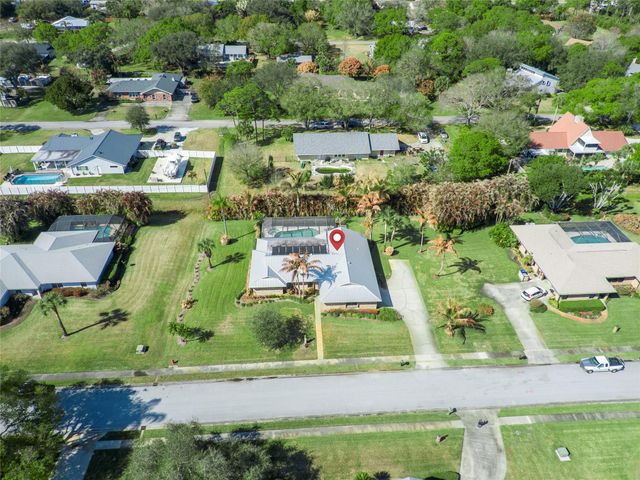 915 32nd Avenue, Vero Beach, FL 32960