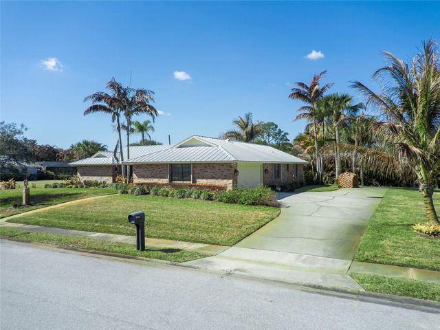 915 32nd Avenue, Vero Beach, FL 32960