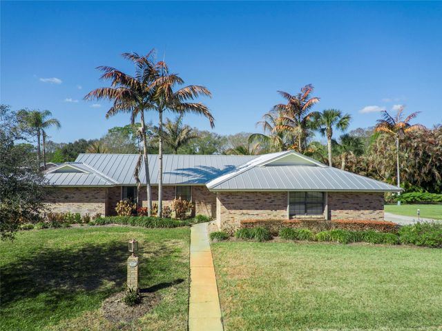 915 32nd Avenue, Vero Beach, FL 32960