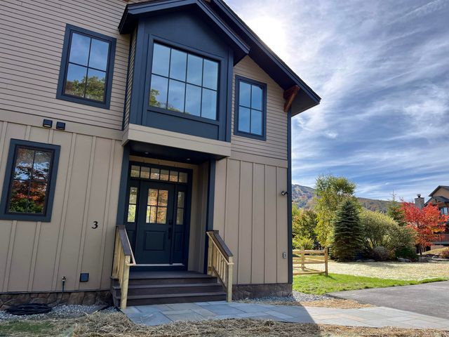 3 Overbrook Dr, Dover, VT 05356