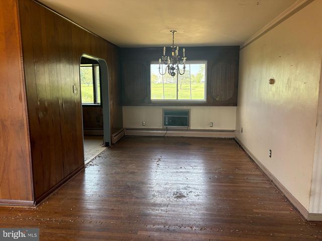 303 HILLCREST LN, Blackwood, NJ 08012