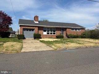 303 HILLCREST LN, Blackwood, NJ 08012