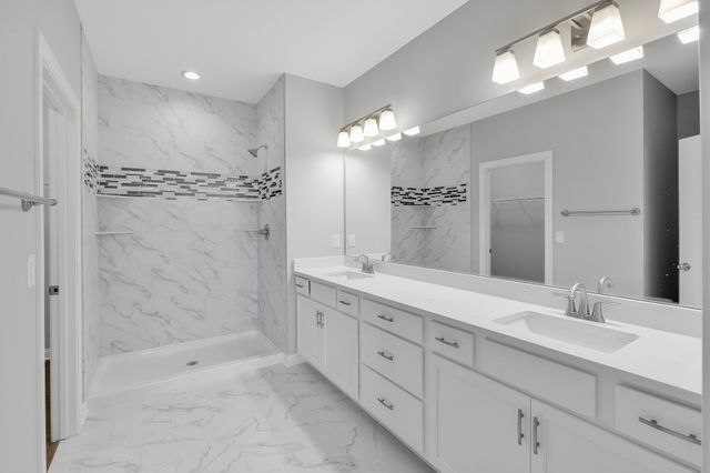 1800 Lakeview Drive, Pella, IA 50219