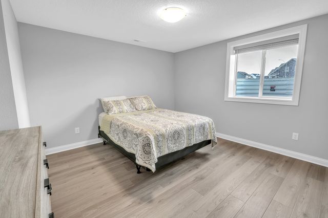 1800 Lakeview Drive, Pella, IA 50219