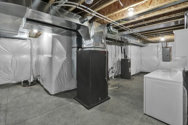 1800 Lakeview Drive, Pella, IA 50219