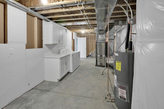 1800 Lakeview Drive, Pella, IA 50219