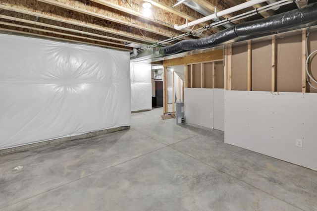 1800 Lakeview Drive, Pella, IA 50219