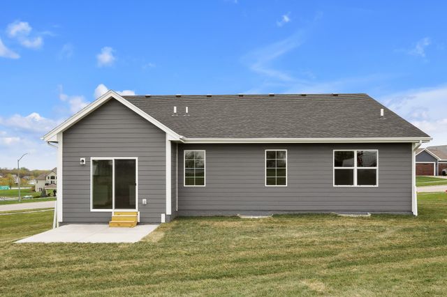 1800 Lakeview Drive, Pella, IA 50219