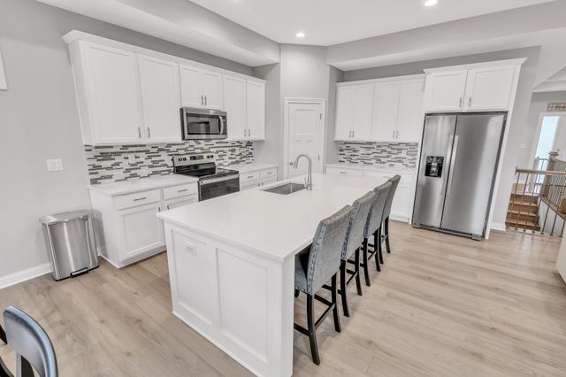 1800 Lakeview Drive, Pella, IA 50219