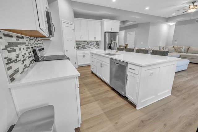 1800 Lakeview Drive, Pella, IA 50219