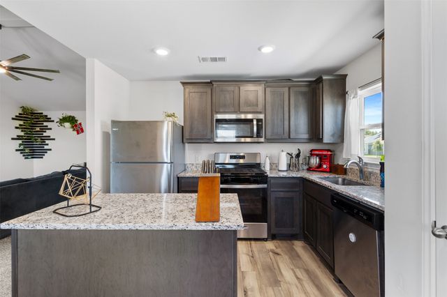 932 American Flyer Boulevard, Fort Worth, TX 76108