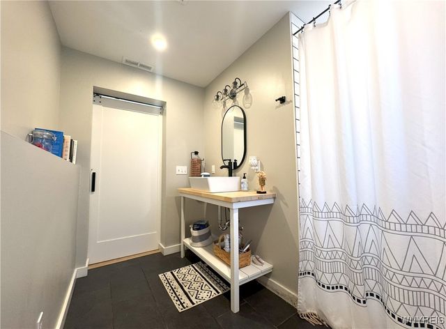 8699 Hartshorn Road, Batavia, NY 14020