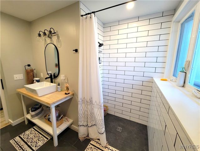 8699 Hartshorn Road, Batavia, NY 14020