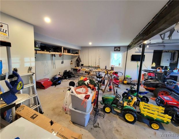 8699 Hartshorn Road, Batavia, NY 14020