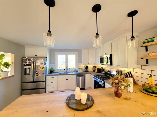 8699 Hartshorn Road, Batavia, NY 14020