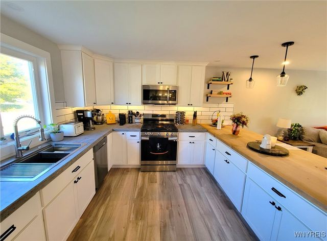 8699 Hartshorn Road, Batavia, NY 14020