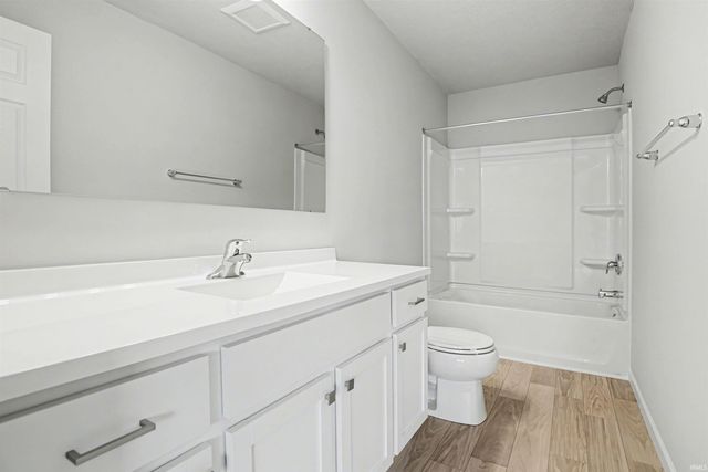 8247 Catberry Trail, Fort Wayne, IN 46804