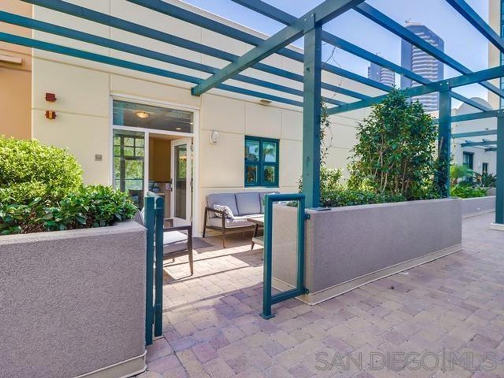 Image 12 of property listing at 555 Front St 205, San Diego, CA 92101