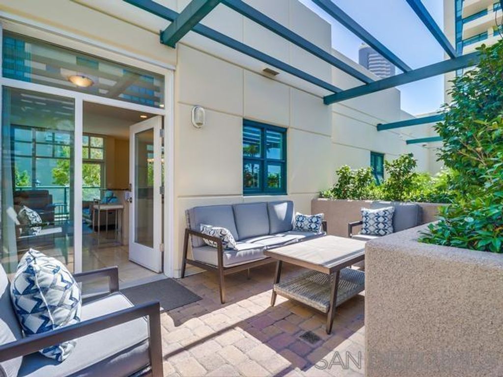 Image 13 of property listing at 555 Front St 205, San Diego, CA 92101