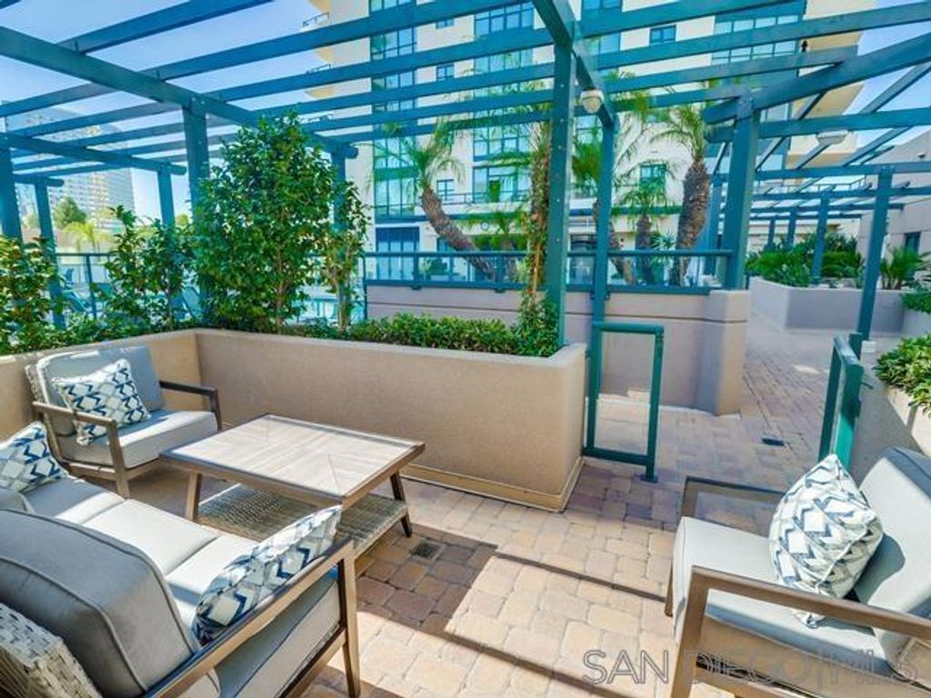 Image 14 of property listing at 555 Front St 205, San Diego, CA 92101