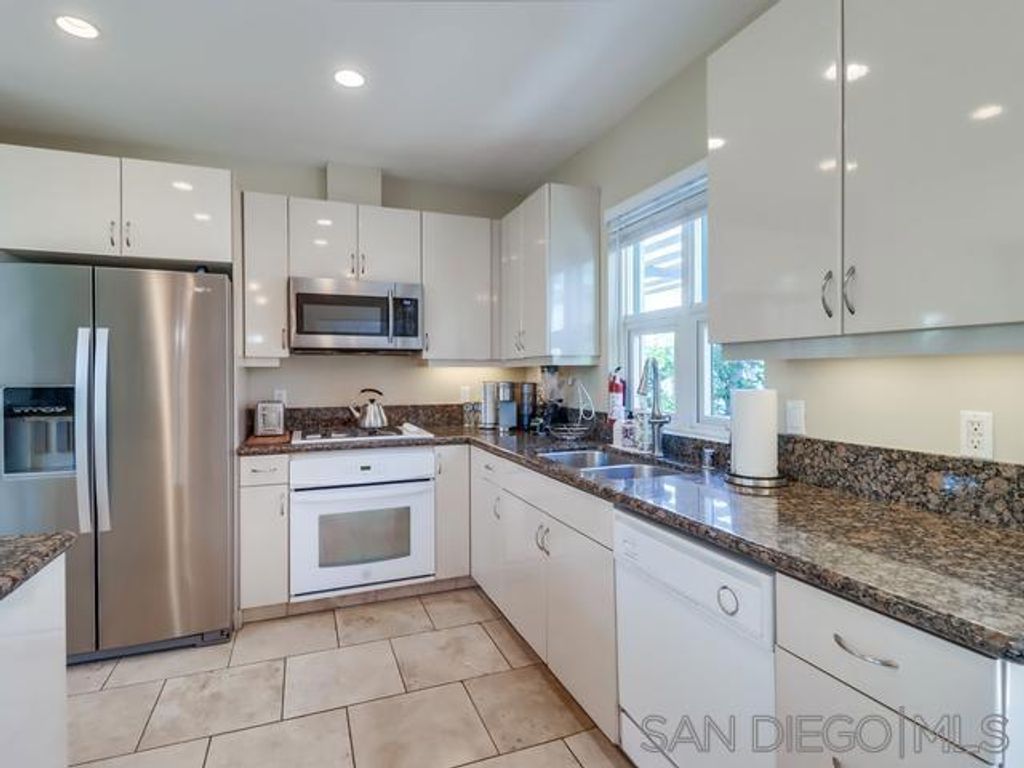 Image 17 of property listing at 555 Front St 205, San Diego, CA 92101