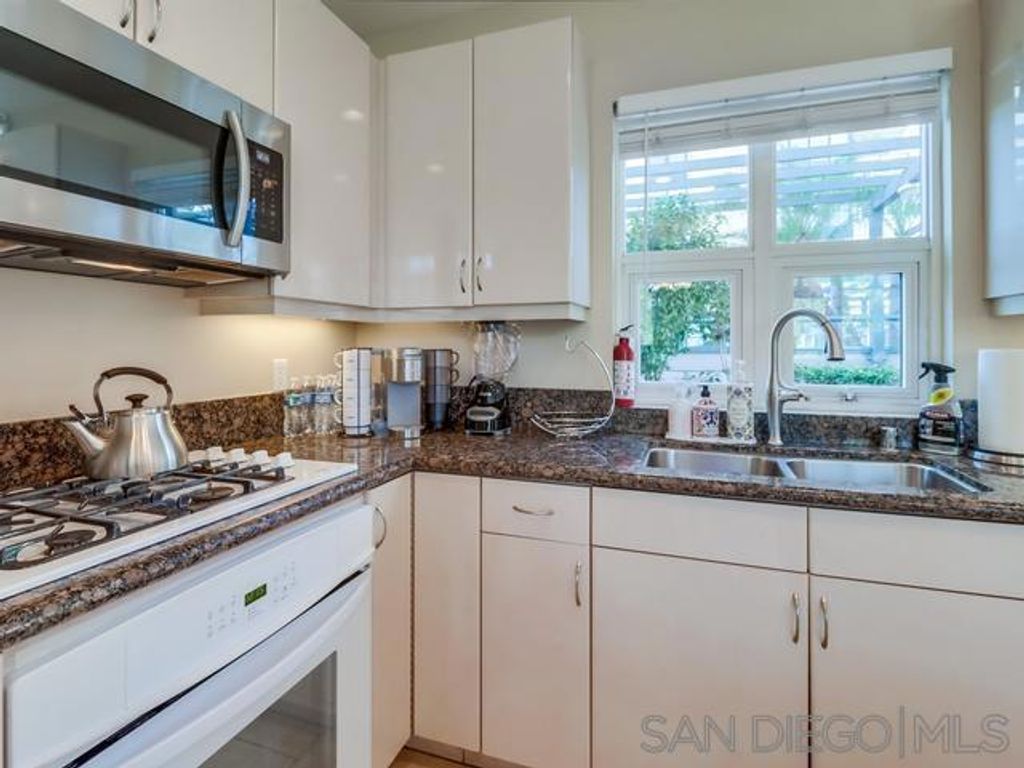 Image 19 of property listing at 555 Front St 205, San Diego, CA 92101