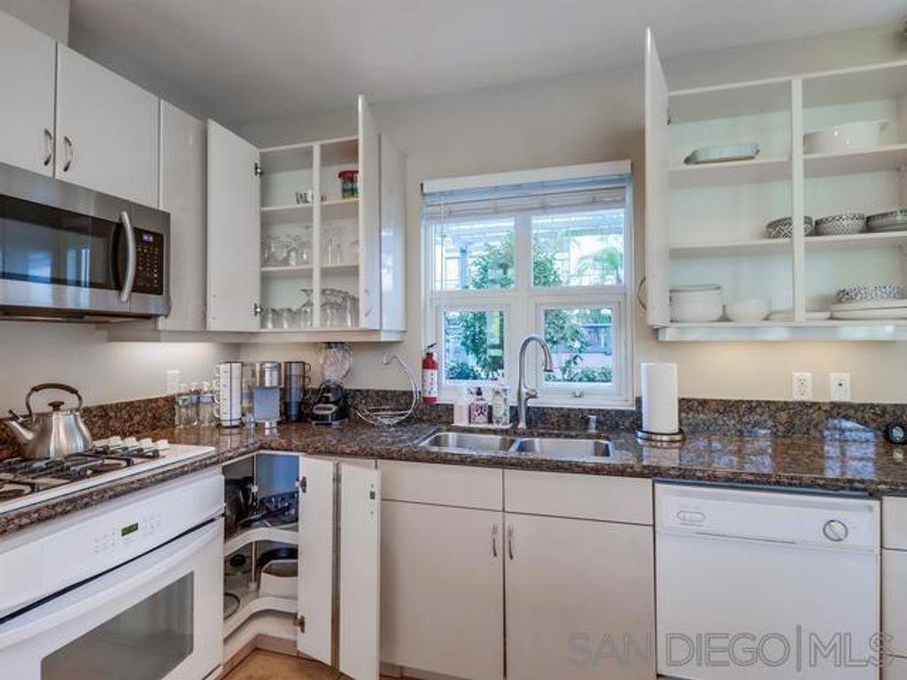 Image 20 of property listing at 555 Front St 205, San Diego, CA 92101