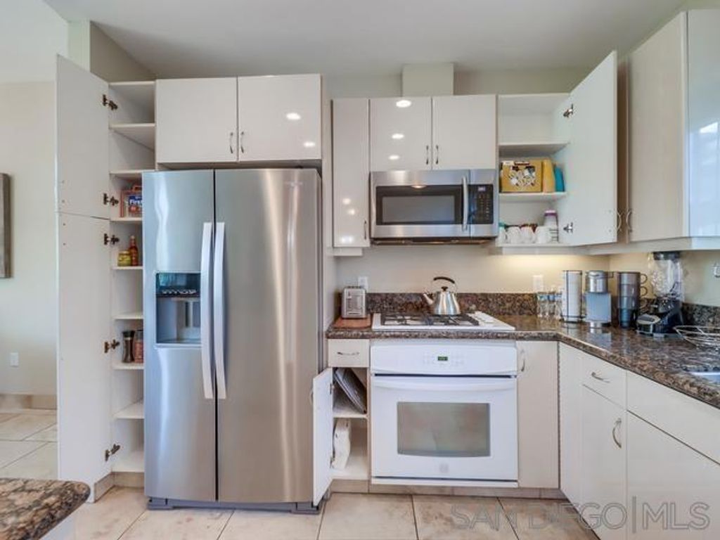Image 23 of property listing at 555 Front St 205, San Diego, CA 92101