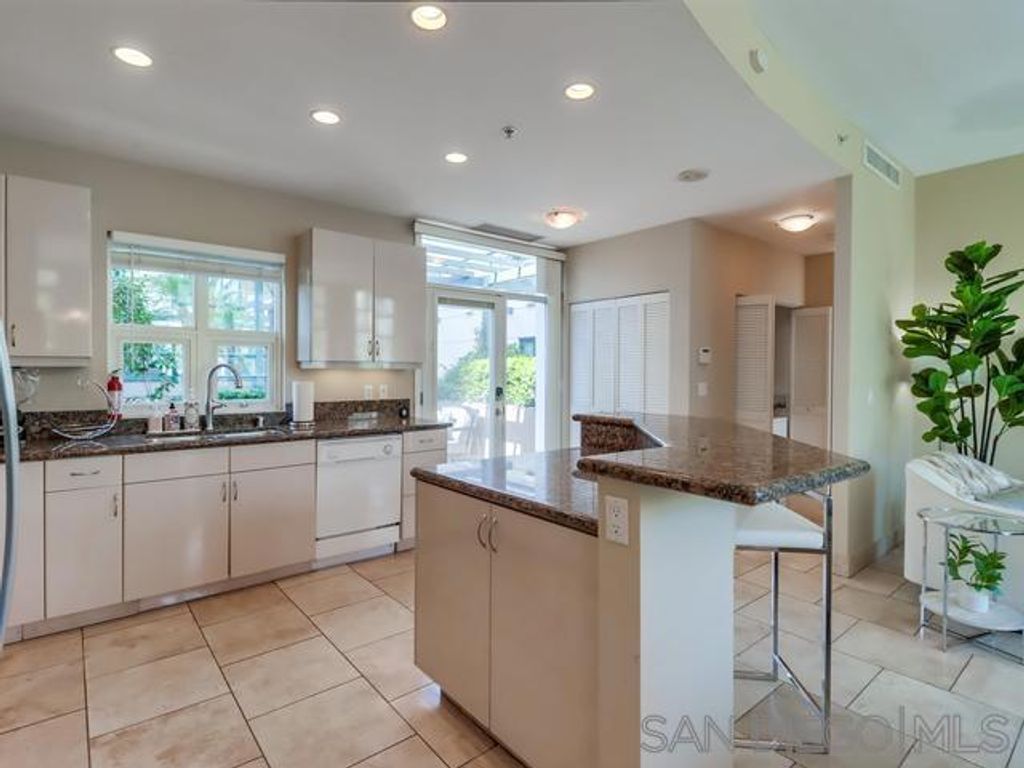 Image 24 of property listing at 555 Front St 205, San Diego, CA 92101