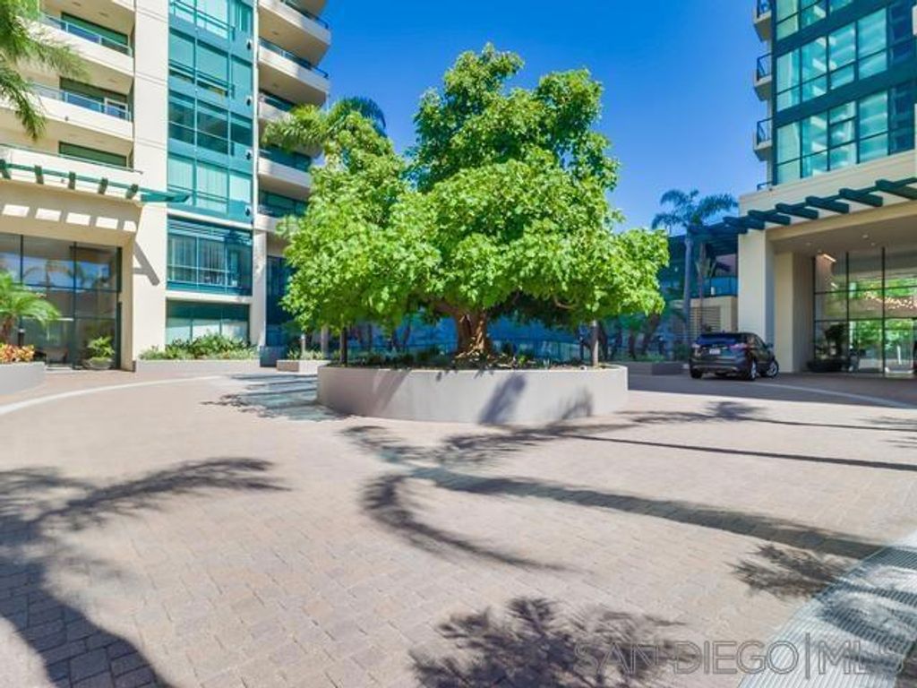 Image 3 of property listing at 555 Front St 205, San Diego, CA 92101