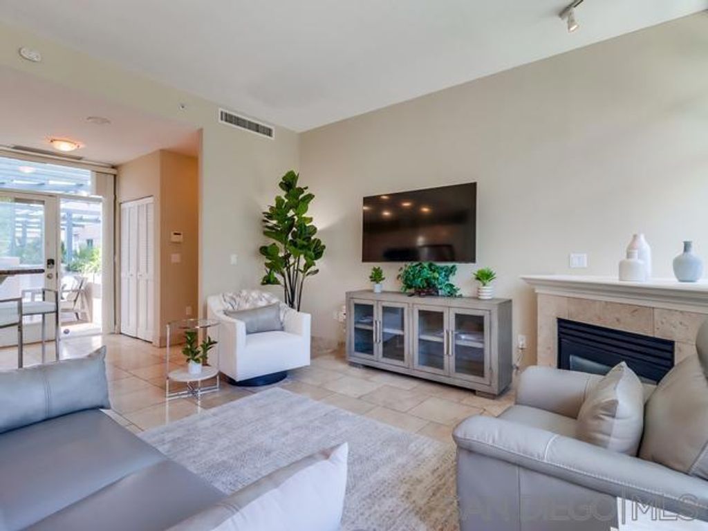 Image 31 of property listing at 555 Front St 205, San Diego, CA 92101