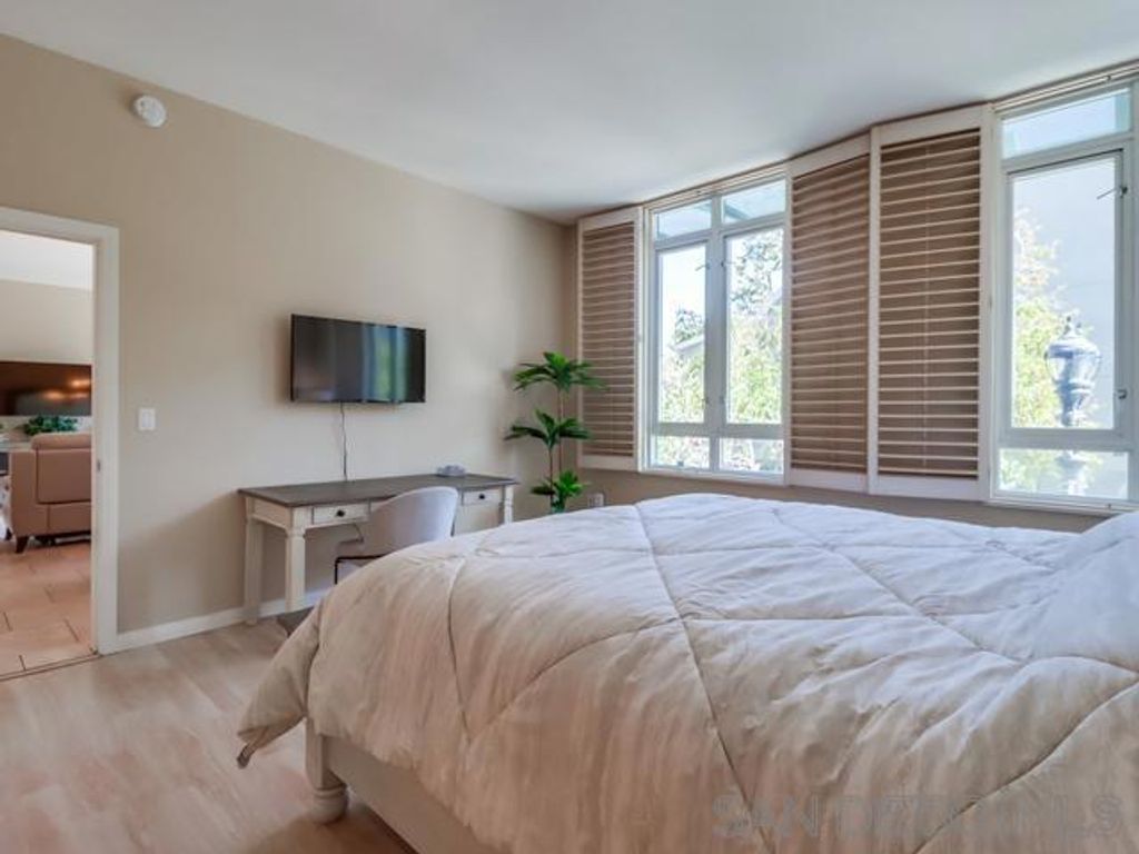 Image 33 of property listing at 555 Front St 205, San Diego, CA 92101