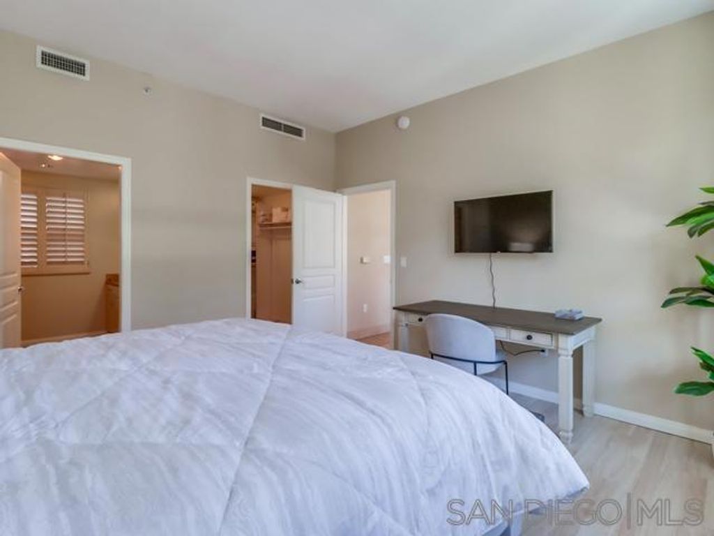 Image 34 of property listing at 555 Front St 205, San Diego, CA 92101